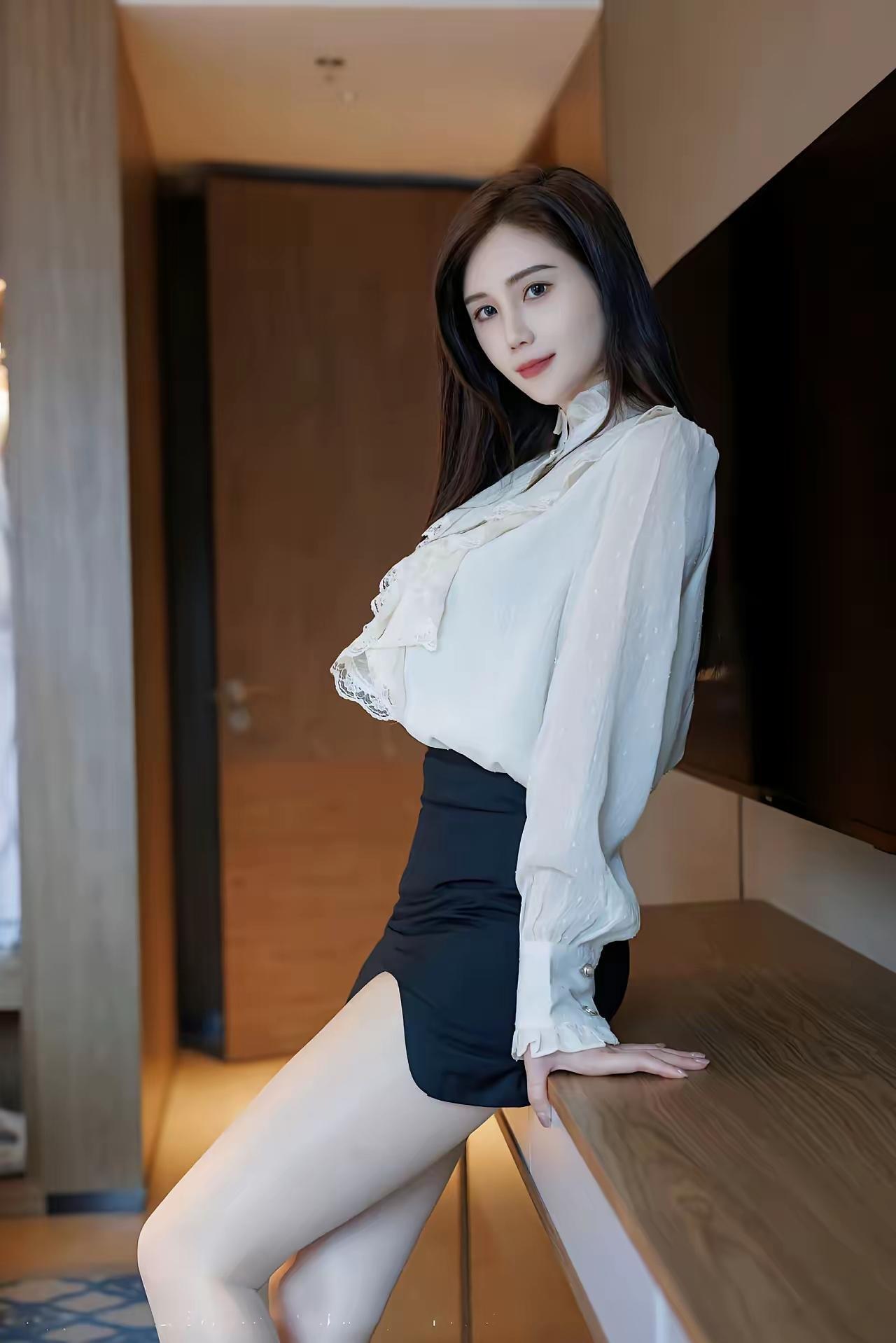 职业装怎么穿比较好看? 职场通勤怎么穿才高级? 职场女性如何穿出优雅知性气质 什