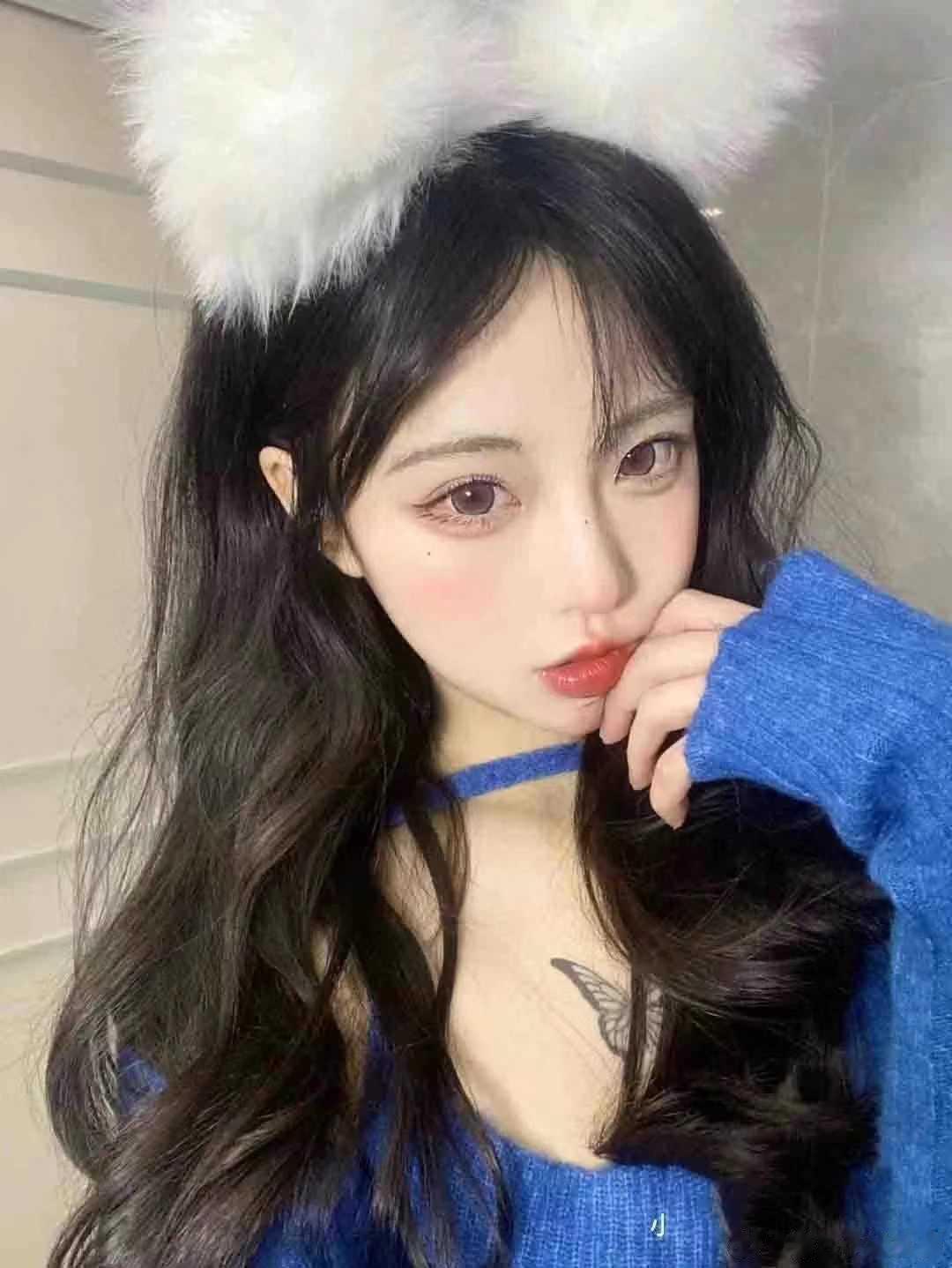 就希望我喜欢的人每天缠着我缠着我聊天每天问我 去哪里了呀 都干嘛了呀 吃什么呀每