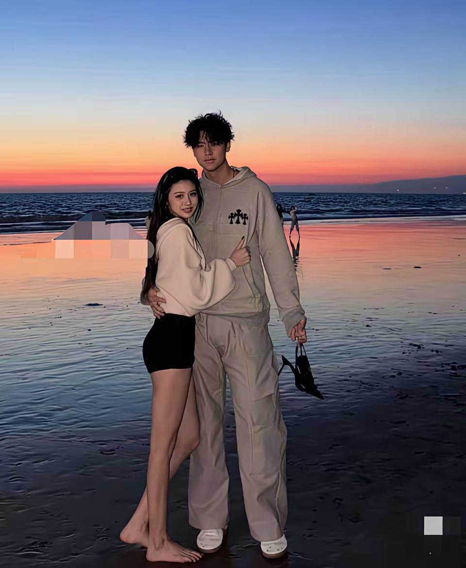 不愧为汪峰的女儿！18岁恋爱飙风一样来了，小苹果容貌身材跟年轻时的葛荟婕很像。和