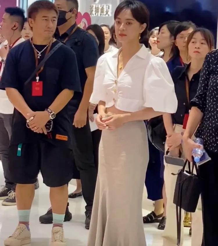 弱弱的问一句，孙丽的造型师是啥情况[what][what]好漂亮，我觉得衣服没问
