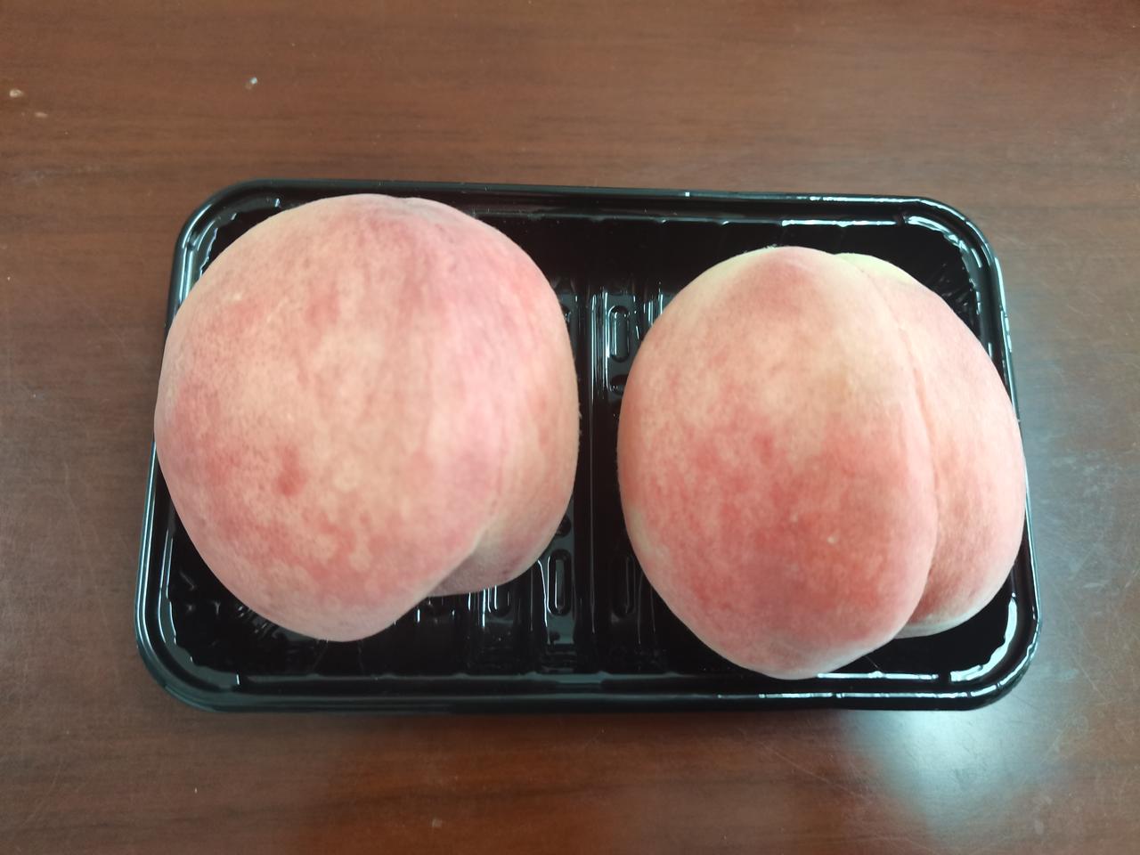 中午，真是不知道该吃点什么，原来单位有食堂，疫情之后取消了。

看楼下那个面馆旁