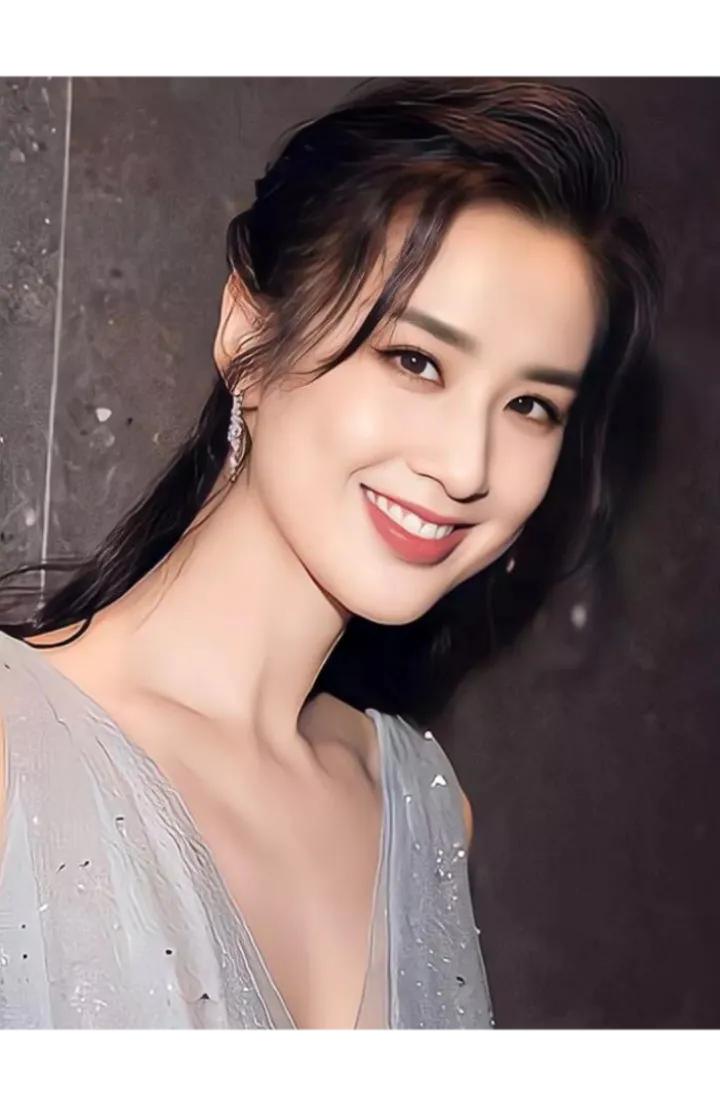 黄圣依杨子关系引热议，《再见爱人》后风波再起

随着综艺节目《再见爱人》的热播，