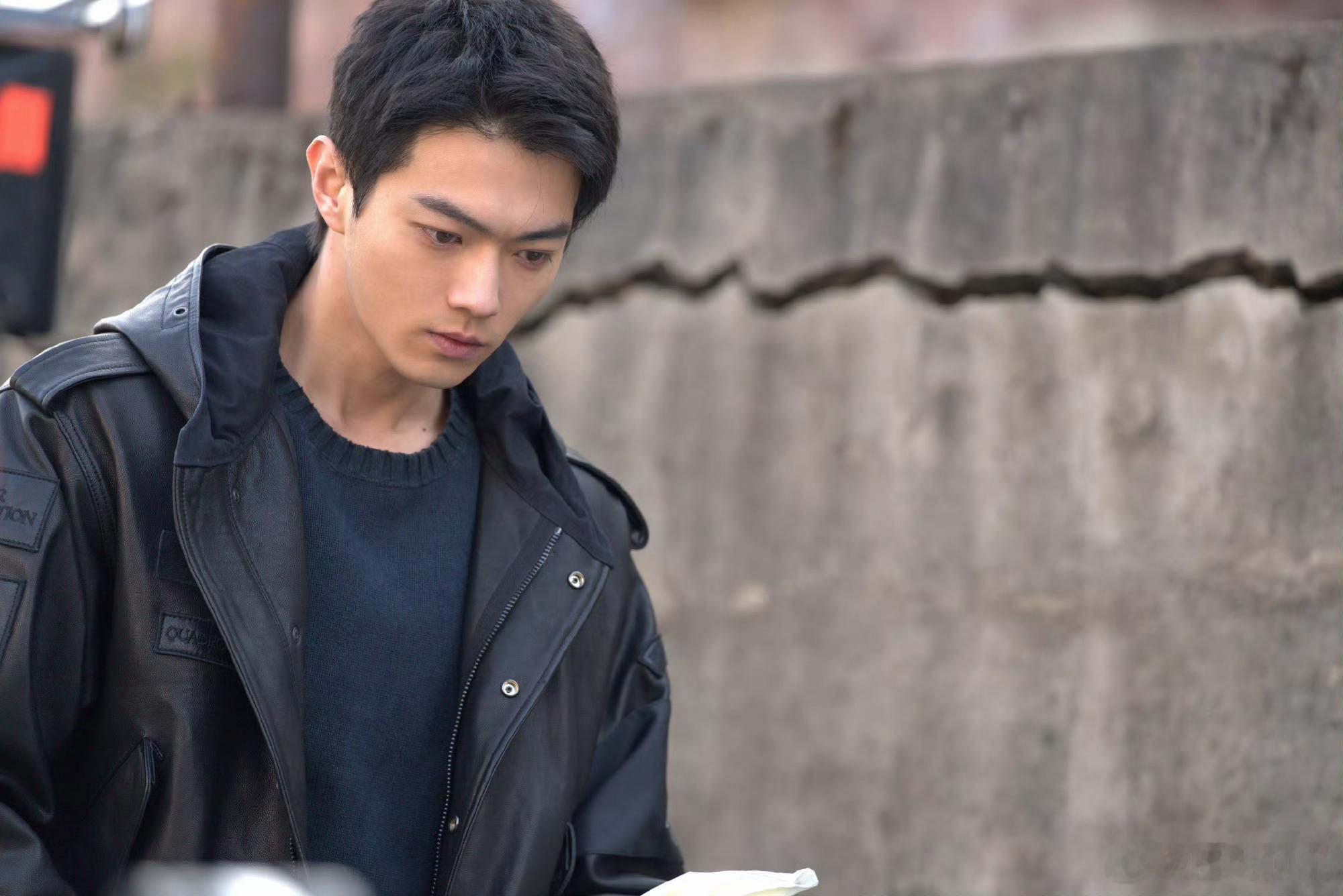 这还是我认识的许凯吗许凯跟老戏骨飙戏也完全接得住 潜心深耕角色用心打磨表演，与老