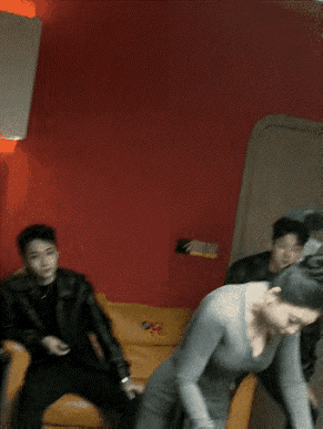 她活成了所有人的玩伴，唯独成不了谁的偏爱