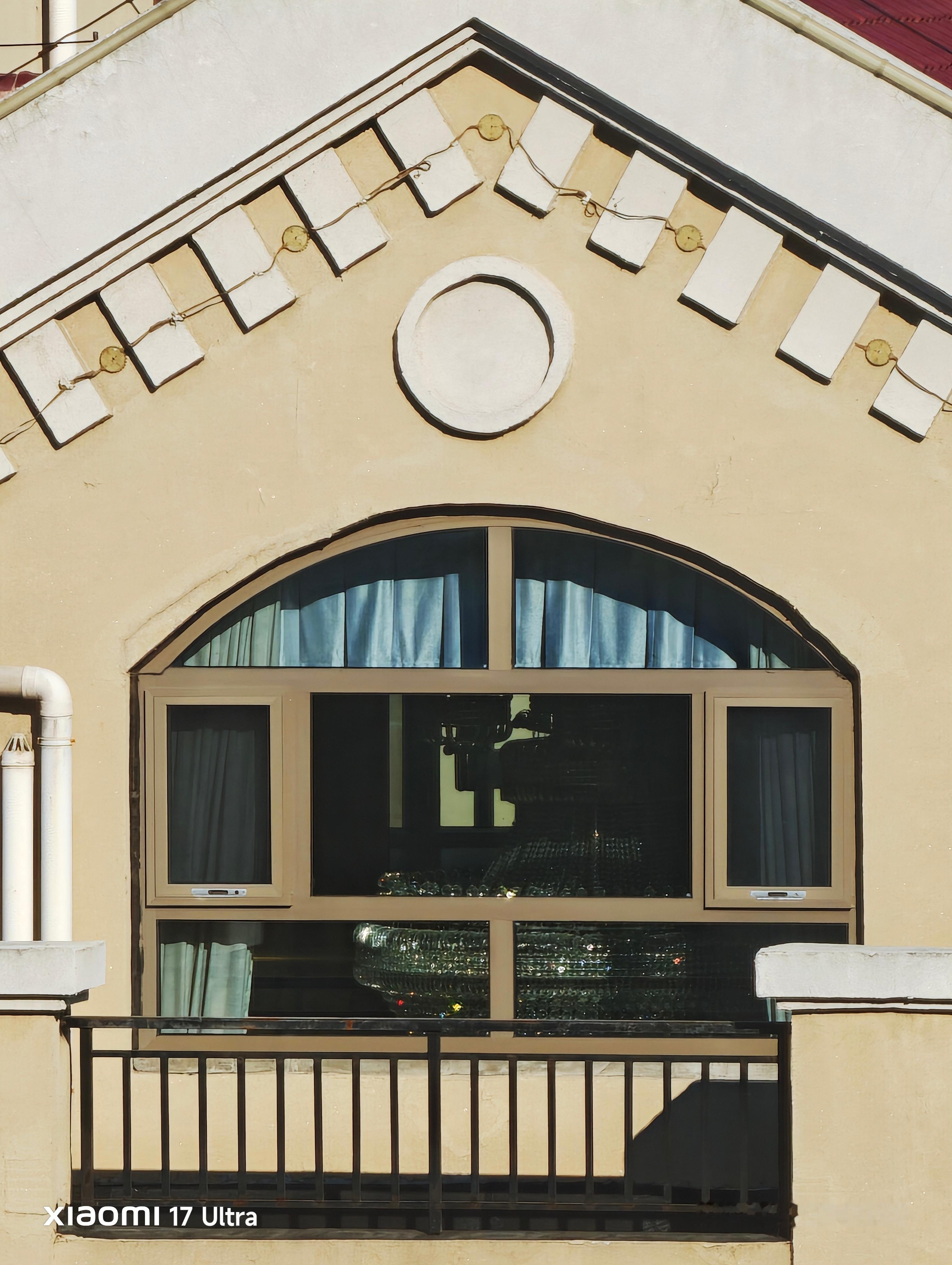 继续讨论小米17 Ultra。第一张是小米17 Ultra长焦拉到32倍拍摄的。