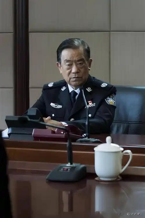 28岁博士生毕业，想要升到破冰行动里的郝部长需要几年？

15年时间应该足够了吧