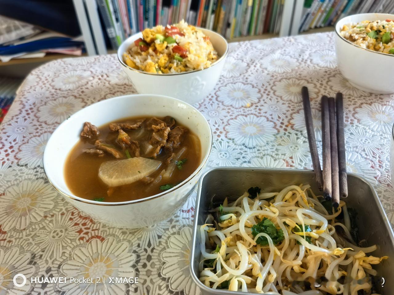 马上期中考试了，孩子们都太累了，胃口也不好了，问想吃什么，就说吃蛋炒饭吧！唉！现