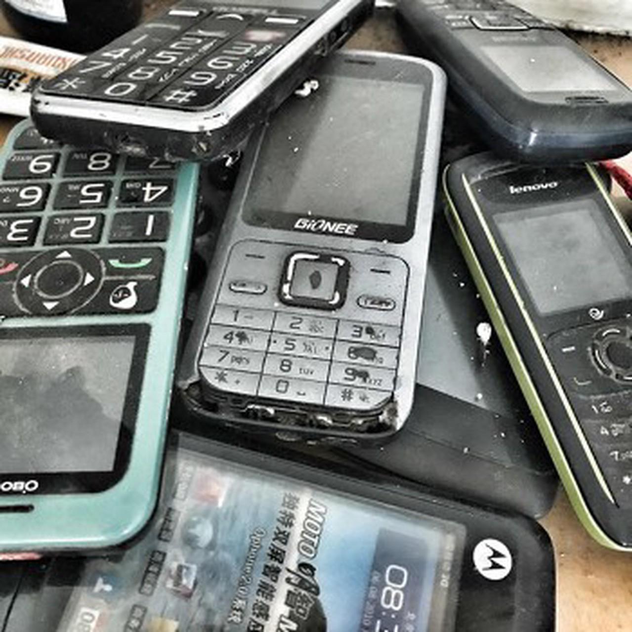 3部旧手机就可以换一台iPhone！二手手机“涨价潮”，一天一个价。屏幕全碎、不