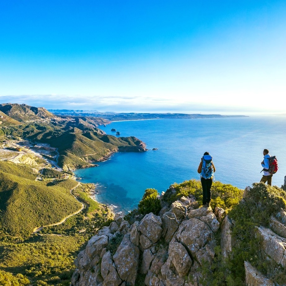 📍撒丁岛登上高山，才能看到更美丽的海景。©️E. Cavalli世界杯小组赛