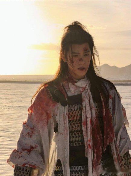 李昀锐生理性疼痛不像演的李昀锐新剧毒发这段李昀锐演技太顶了。毒发疼到浑身抽搐。用