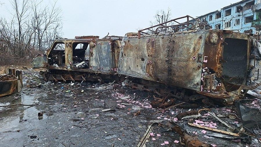 在迪米特洛夫（乌克兰语：米尔诺赫拉德），你可以看到瑞典北极运输车、土耳其装甲车。