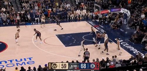 不该吹的瞎吹！库里神奇2+1又没了！
在今天NBA常规赛勇士对阵快船的第三节比赛