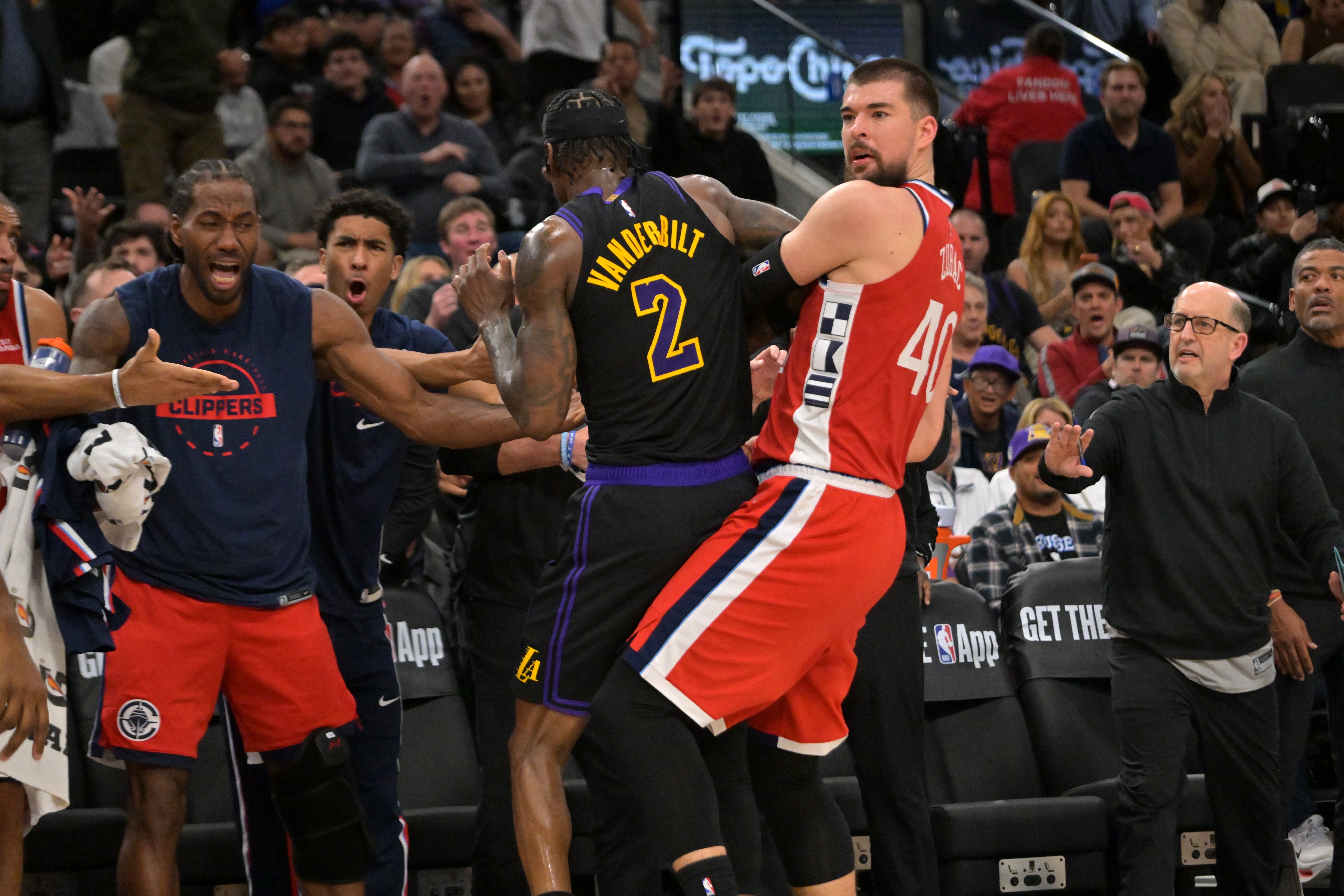 小卡今日表情：湖人vs快船