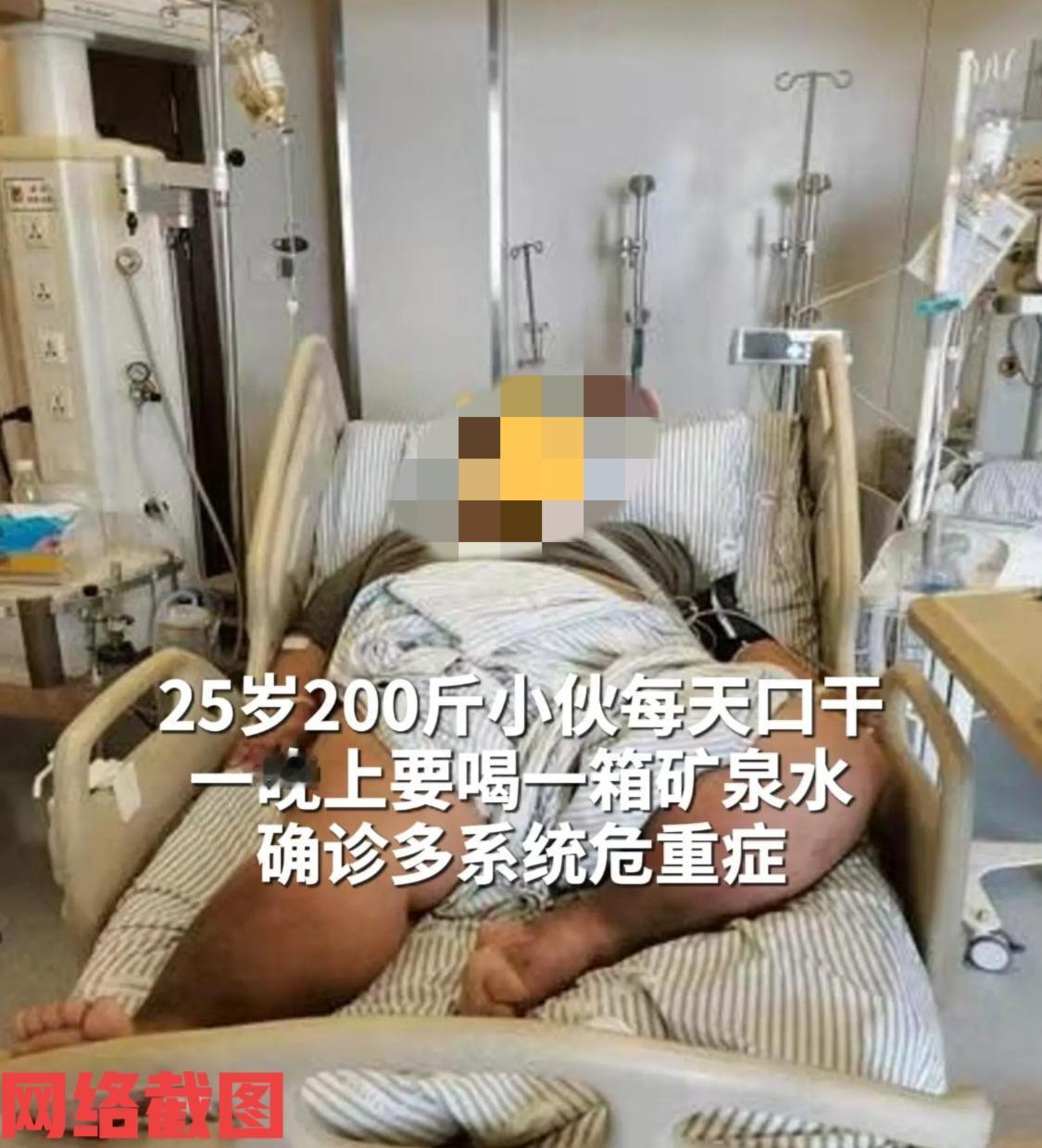 福建有年轻小伙出租车司机。

出租车这个行业就是整日在外跑，这对于生活里的三顿饭