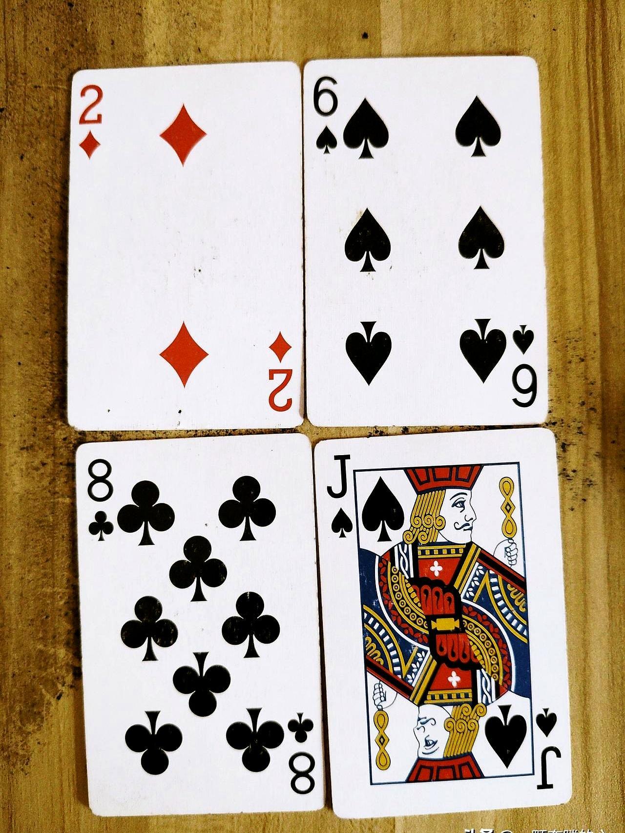 3张牌算不出24，真急人
 
别急，把扑克牌摊开，4张就能翻盘。
 
规则简单：