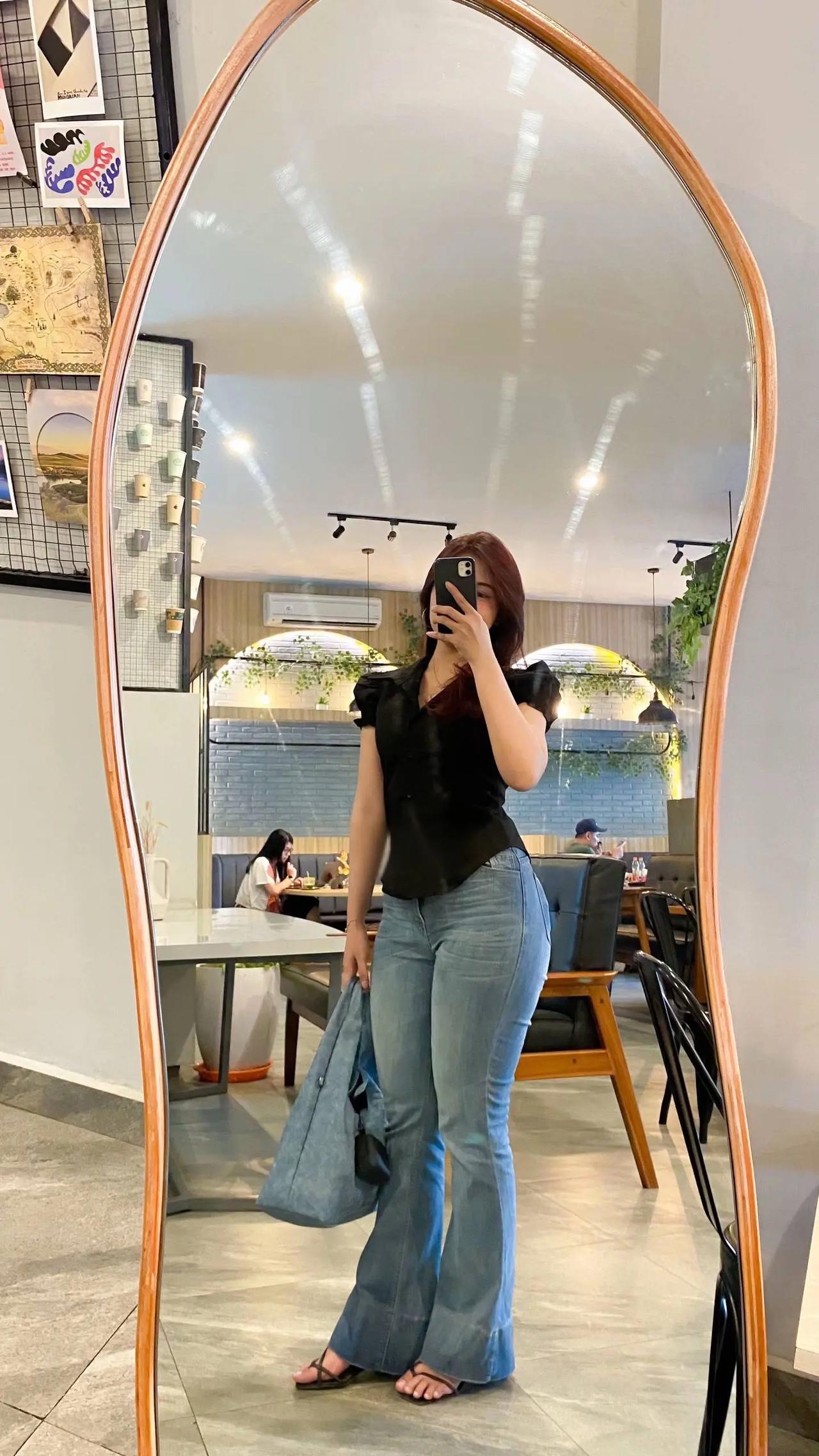 牛仔裤 对镜自拍姿势 对镜拍 健身女孩穿搭 辣妹穿搭