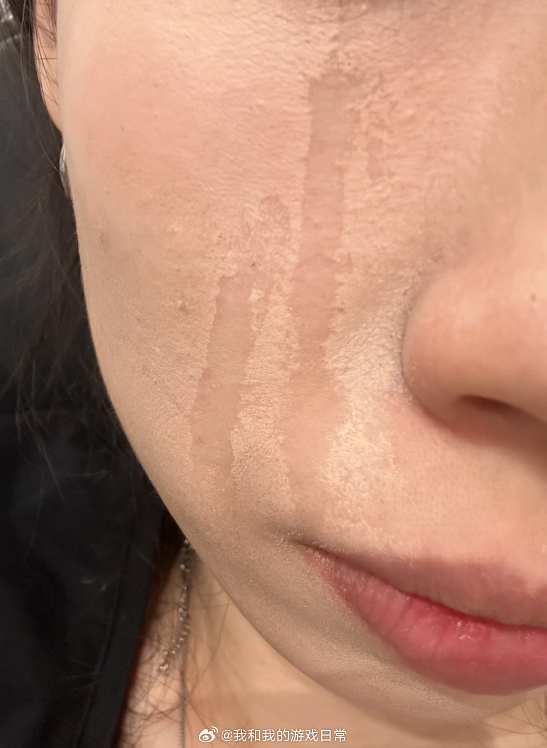 杨紫粉底液哭到泪流满面，睫毛都湿了，底妆居然一点不花不斑驳，女生真的太需要杨紫的