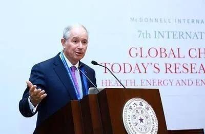 美国再次诞生 “叛国者”？美国财长当场破防：“中国再不卖稀土，我就把几十万留学生