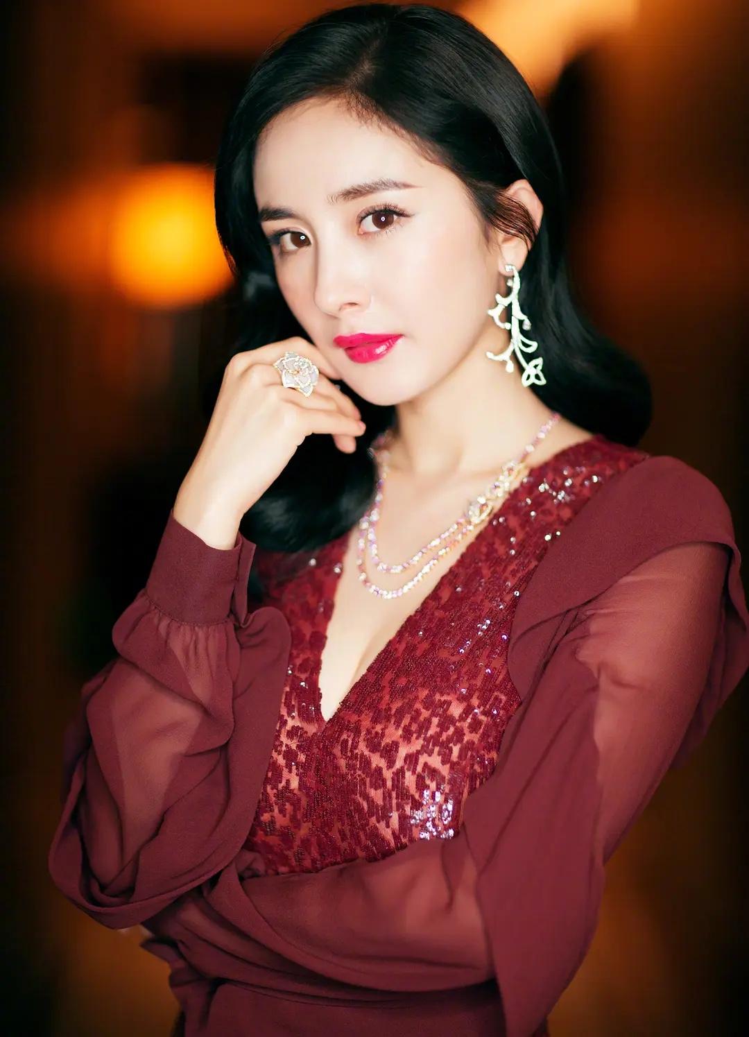 刘亦菲没想到，赵丽颖没想到，宋佳辛芷蕾更是万万想不到，刚凭《生万物》火出圈的杨幂