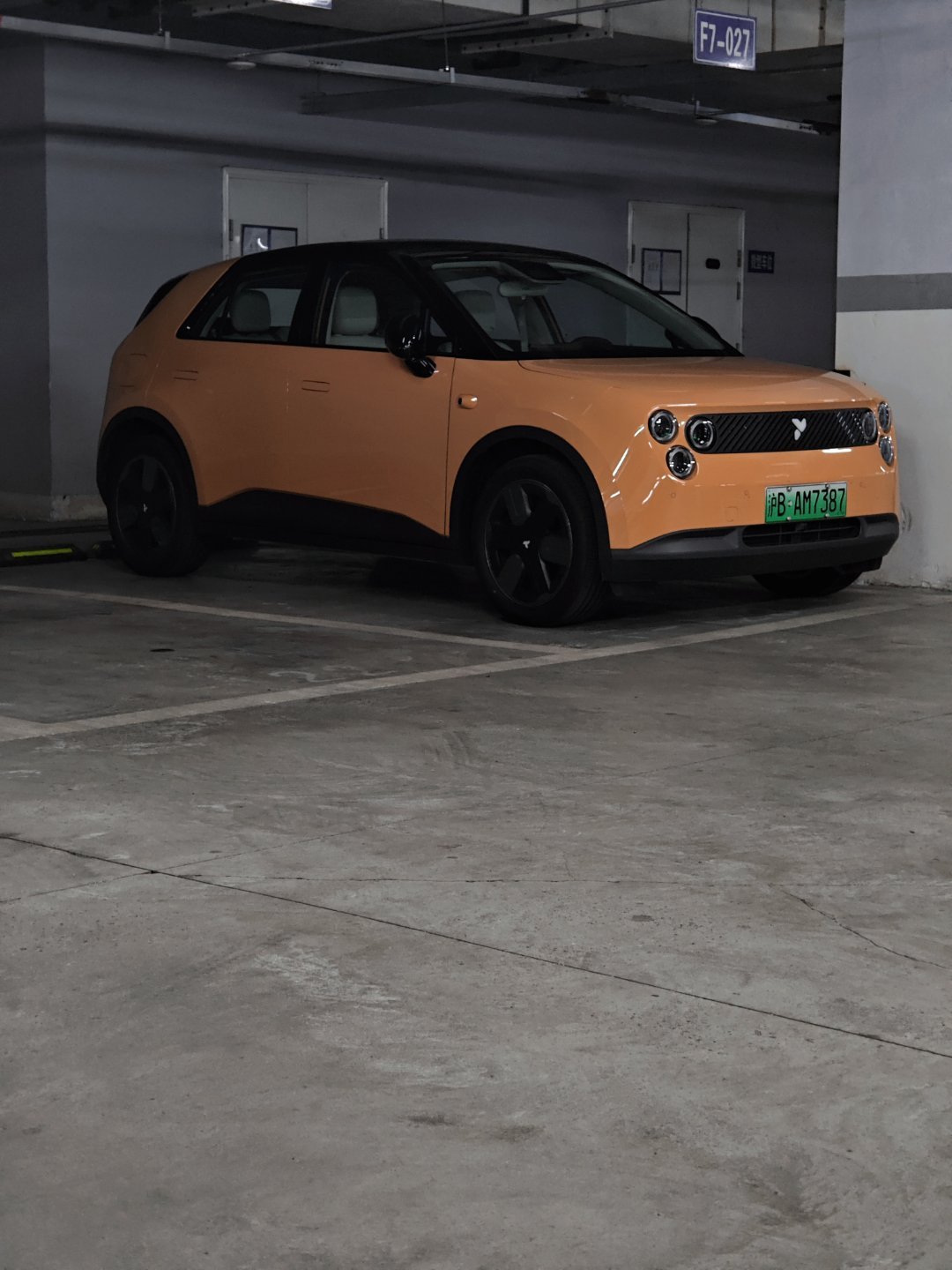 小虫子的夜晚氛围感汽车设计新车蔚来萤火虫