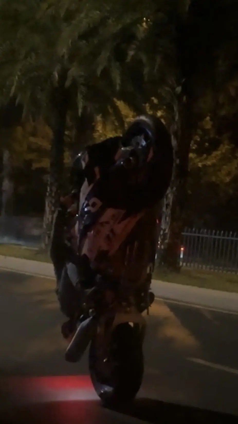 有那点时间骂人，不如拿去练练车减减肥呢，实在不行找我也行，刚好这些我都会。