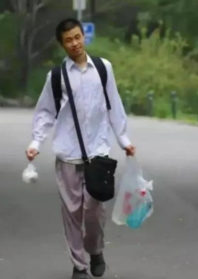 北大“韦神”在空气动力学领域获重大突破，这一信息在网上流传，确实振奋人心。
说他