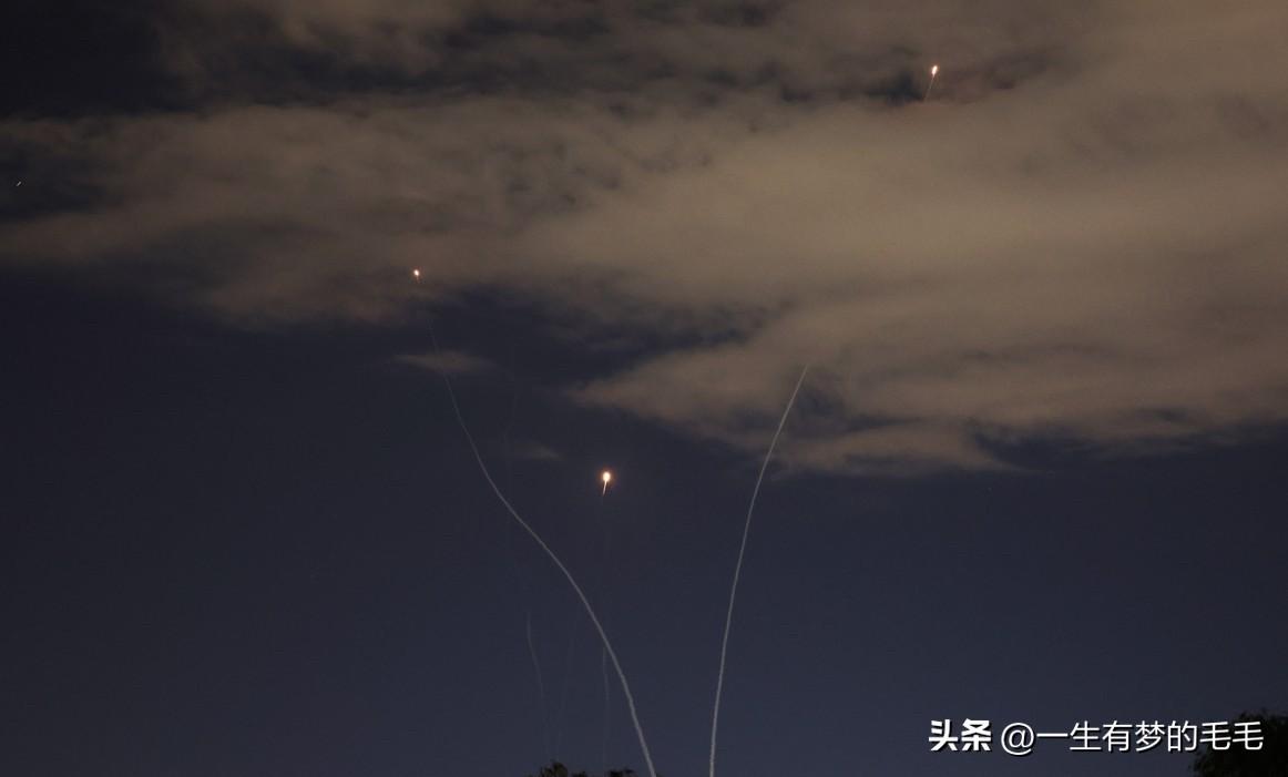 3月1日，伊朗针对美国与以色列的空袭继续采取强硬回应，已连续第二天对中东地区多处