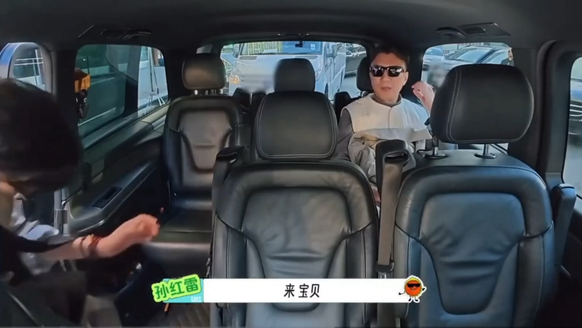 宁宁：哥雷雷：来，宝贝～行啊，两个大宝贝！期待两人在《铁证》里的火花，毕竟永永原