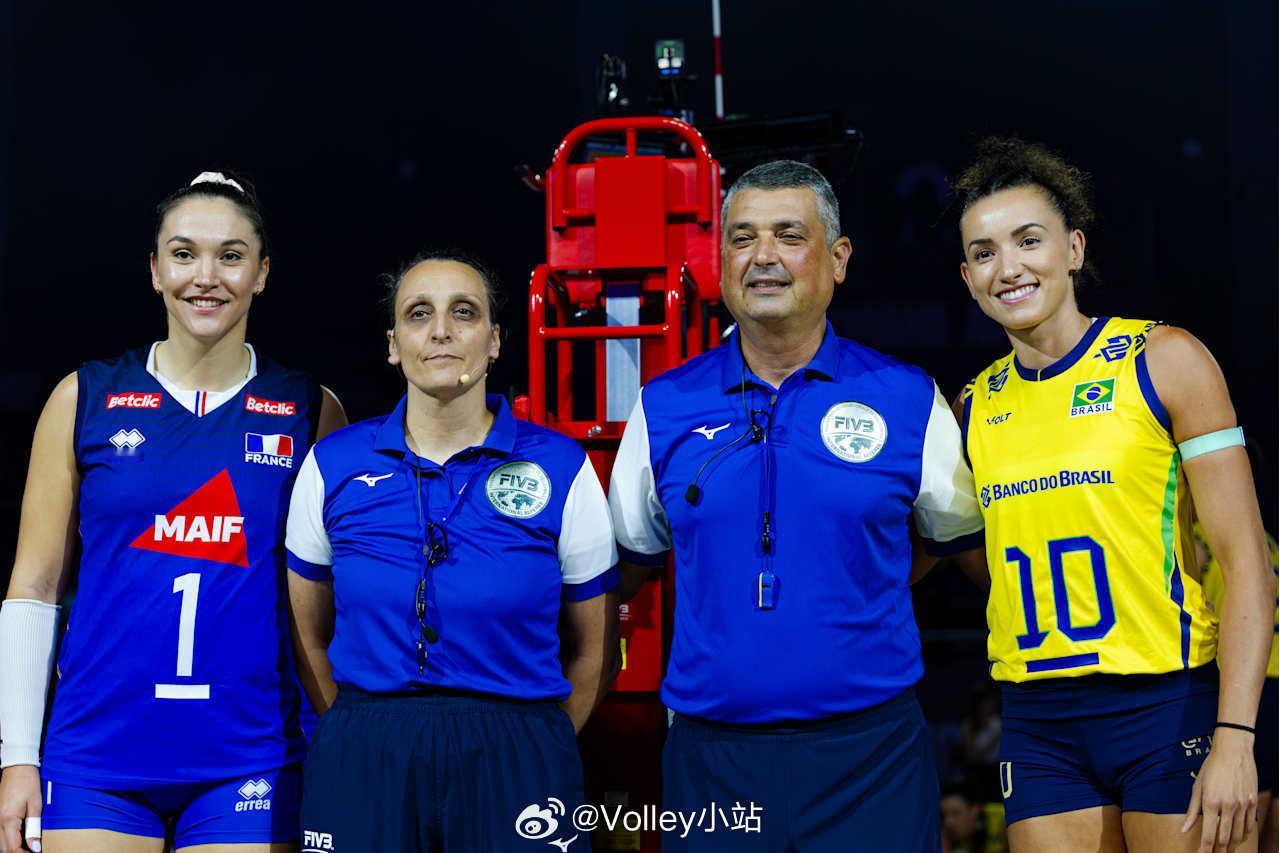 2025女排世锦赛小组赛C组第二轮法国女排1-0巴西女排（25-21）2025女