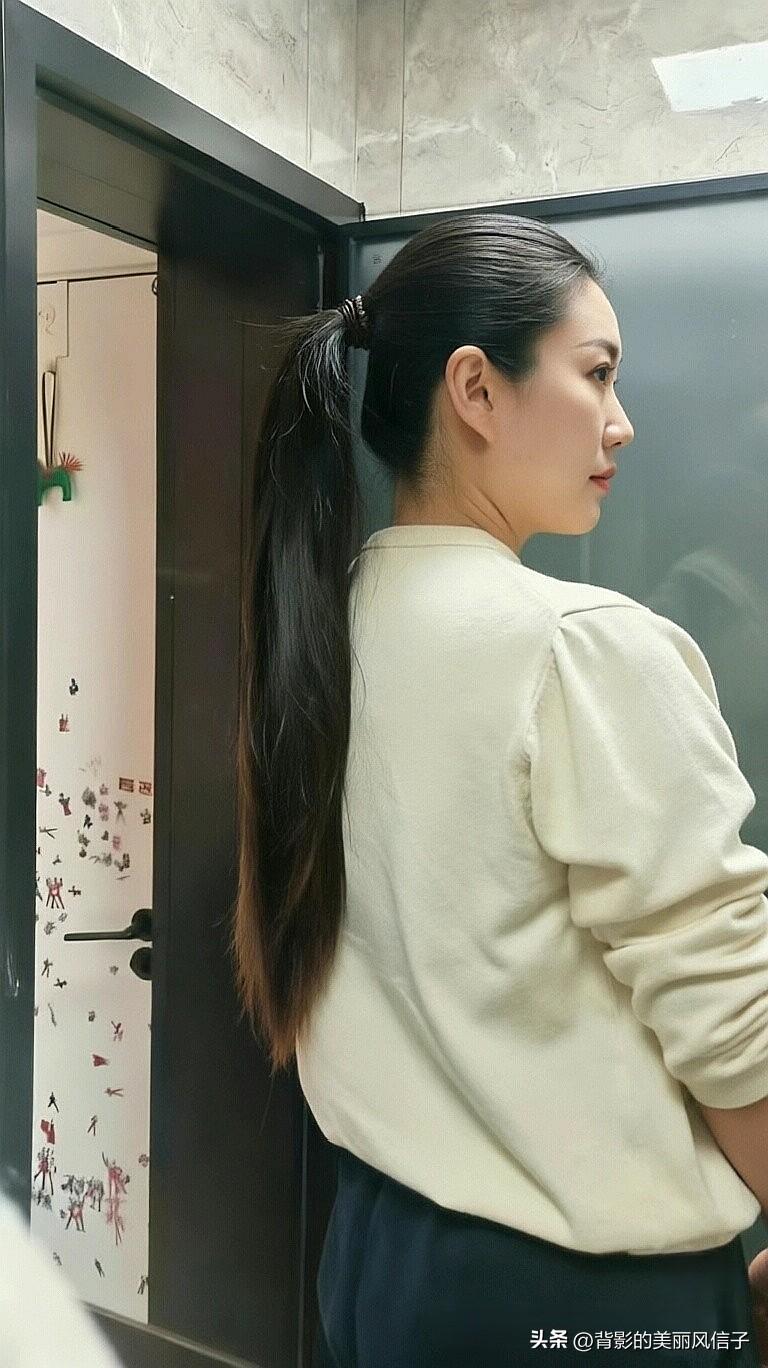 简约优雅，气质满分，高马尾造型，尽显时尚魅力！