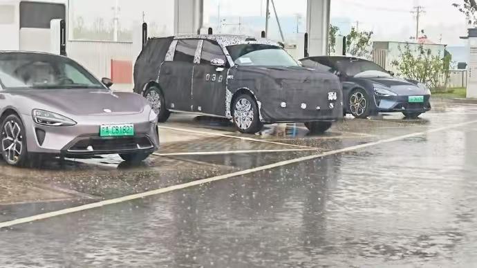 中大型SUV市场是越来越热闹了，小米汽车也可能要来插一脚。第三款车预计是增程式电
