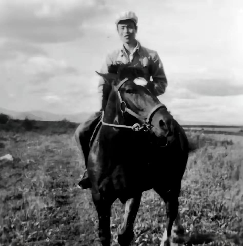 1949年老兵荣归故里，见盲妹沿街乞讨，一句话让铁血将军崩溃痛哭
赣南苏区无数红