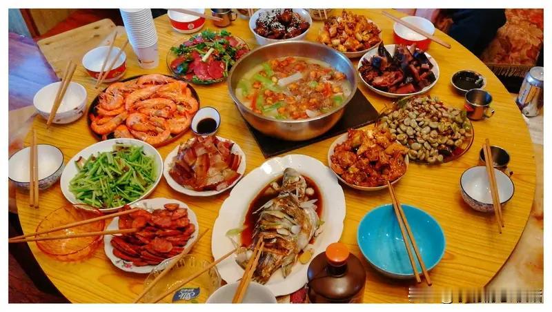 “为什么中国人哪怕挤爆春运，也要回家过年？答案藏在这3个字里……”
     春