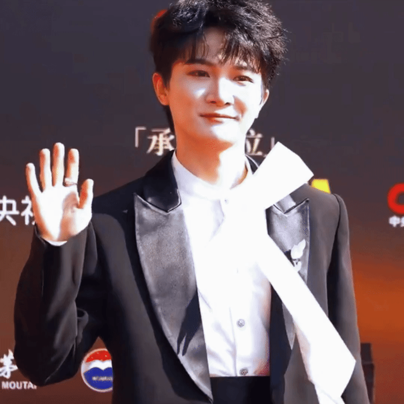 周深  周深献唱挽救计划主题曲 【圈宝和米说早安】每次初醒的烂漫，在时间里等待，