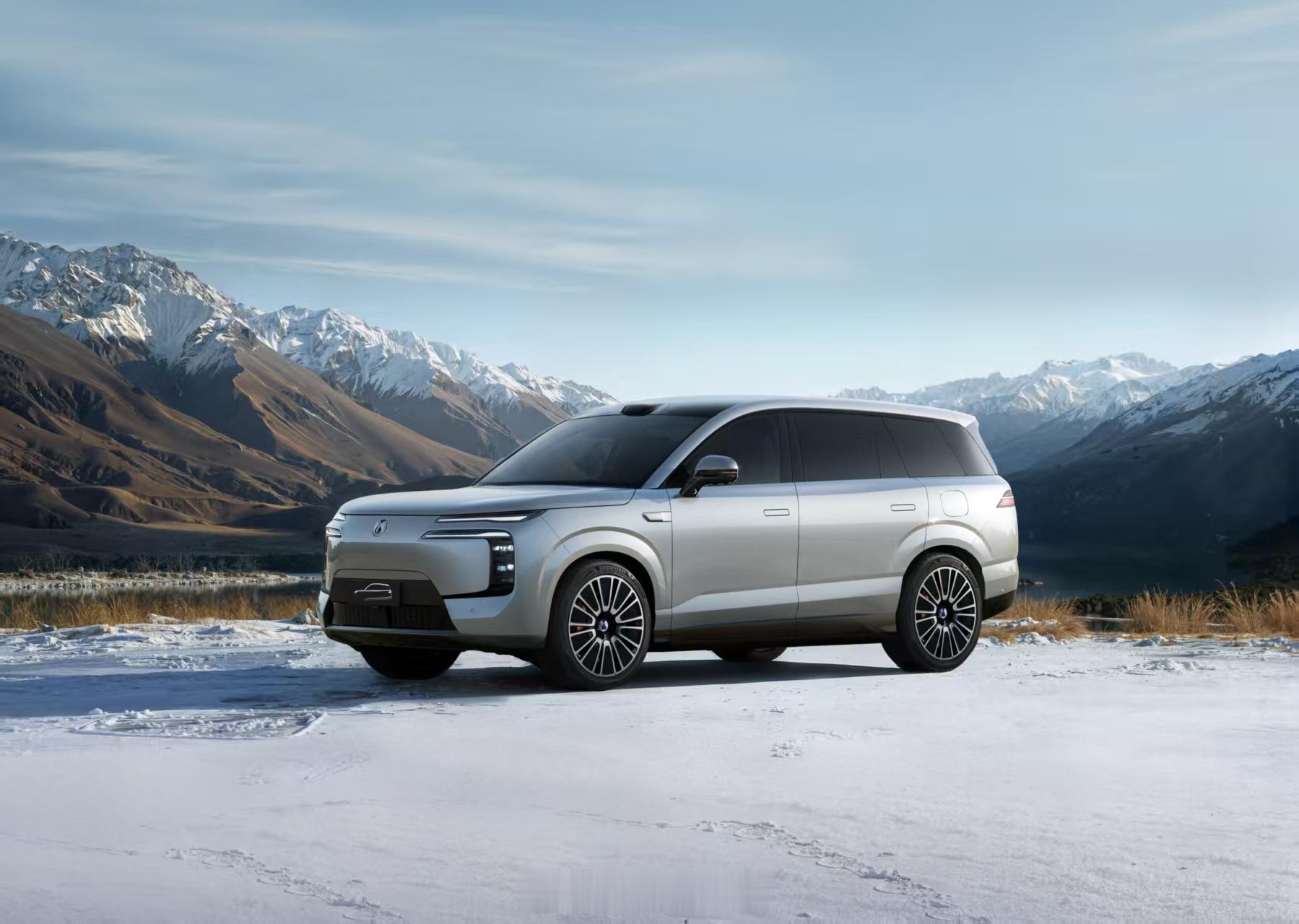 腾势N8L正式上市，既兼顾了上一代，又照顾了下一代，同时还满足了这一代的所有要求