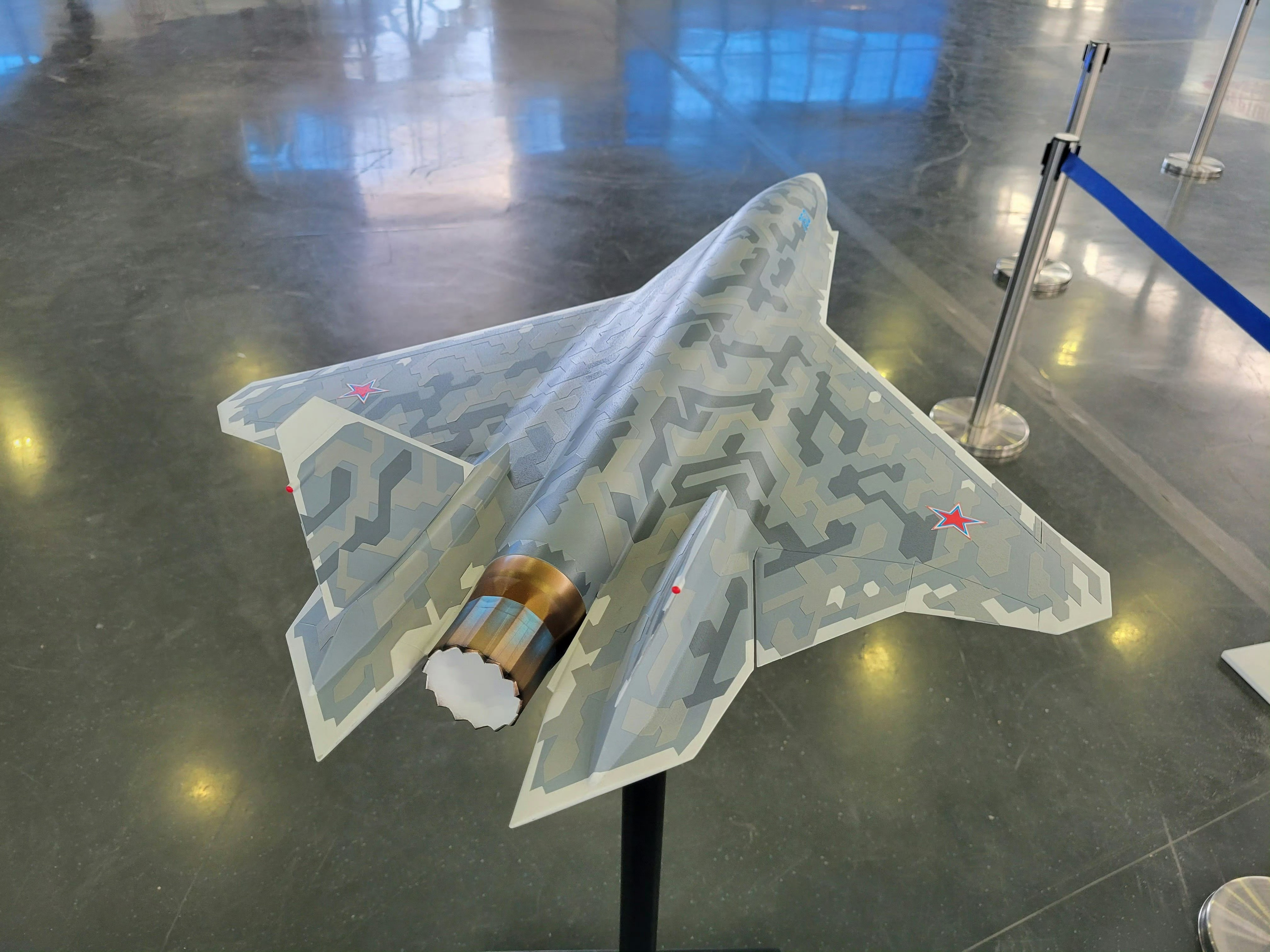 #航空新视野[超话]# 军队-2023论坛，俄罗斯军工又公开了苏-75隐形战斗机