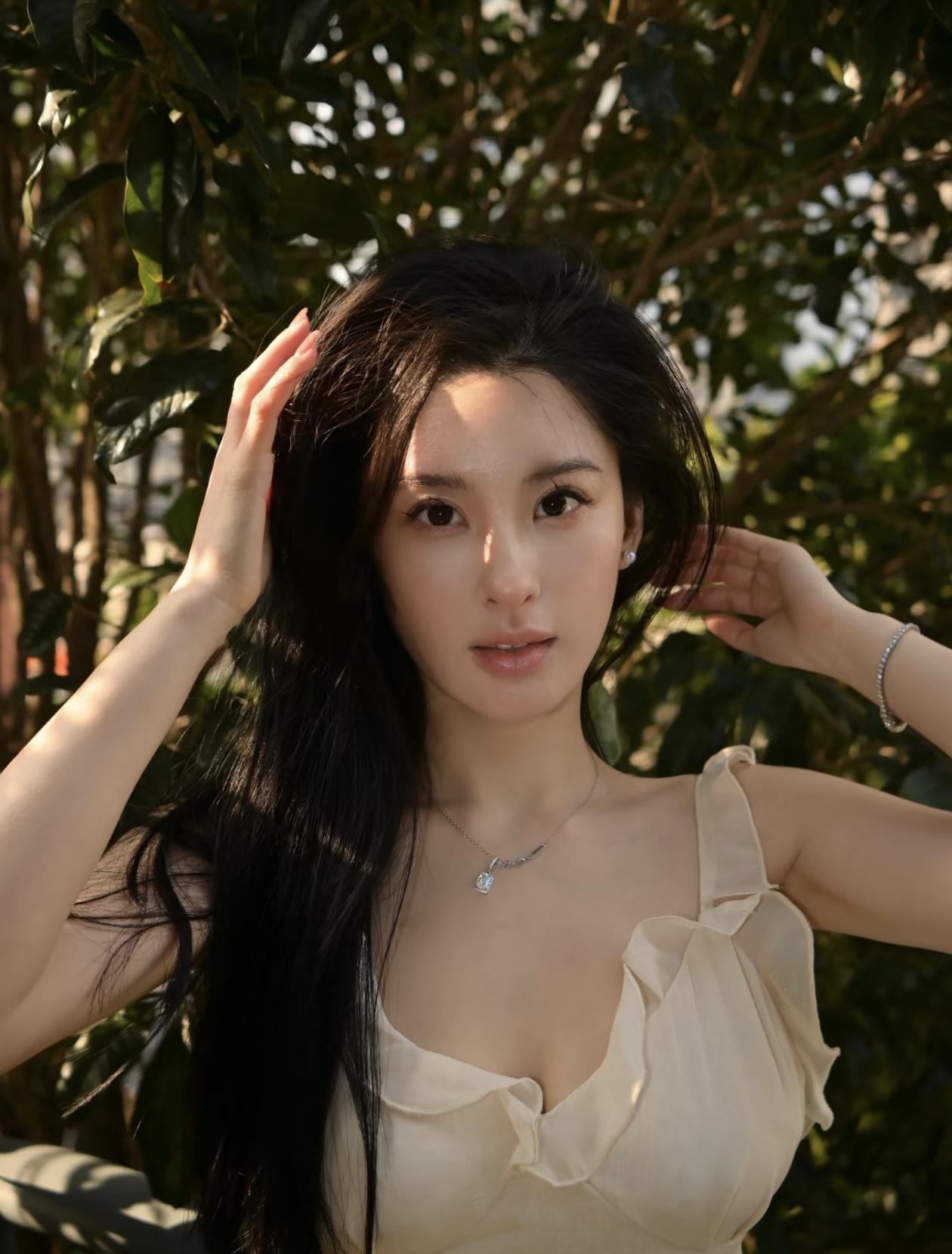 性感妩媚，美丽动人