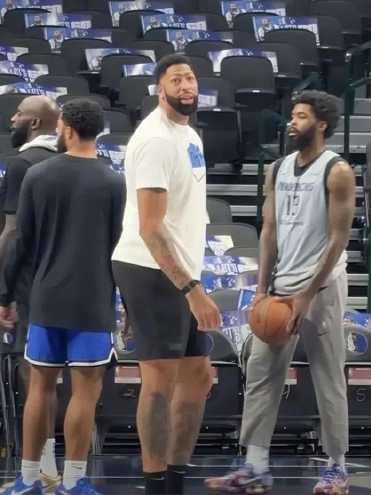 哦买噶😳这是现在的浓眉 ？？？