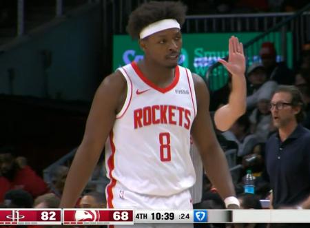 火箭大将泰特又把三分投篮包弄丢了！在今天火箭客场以104：86大胜老鹰的比赛中，