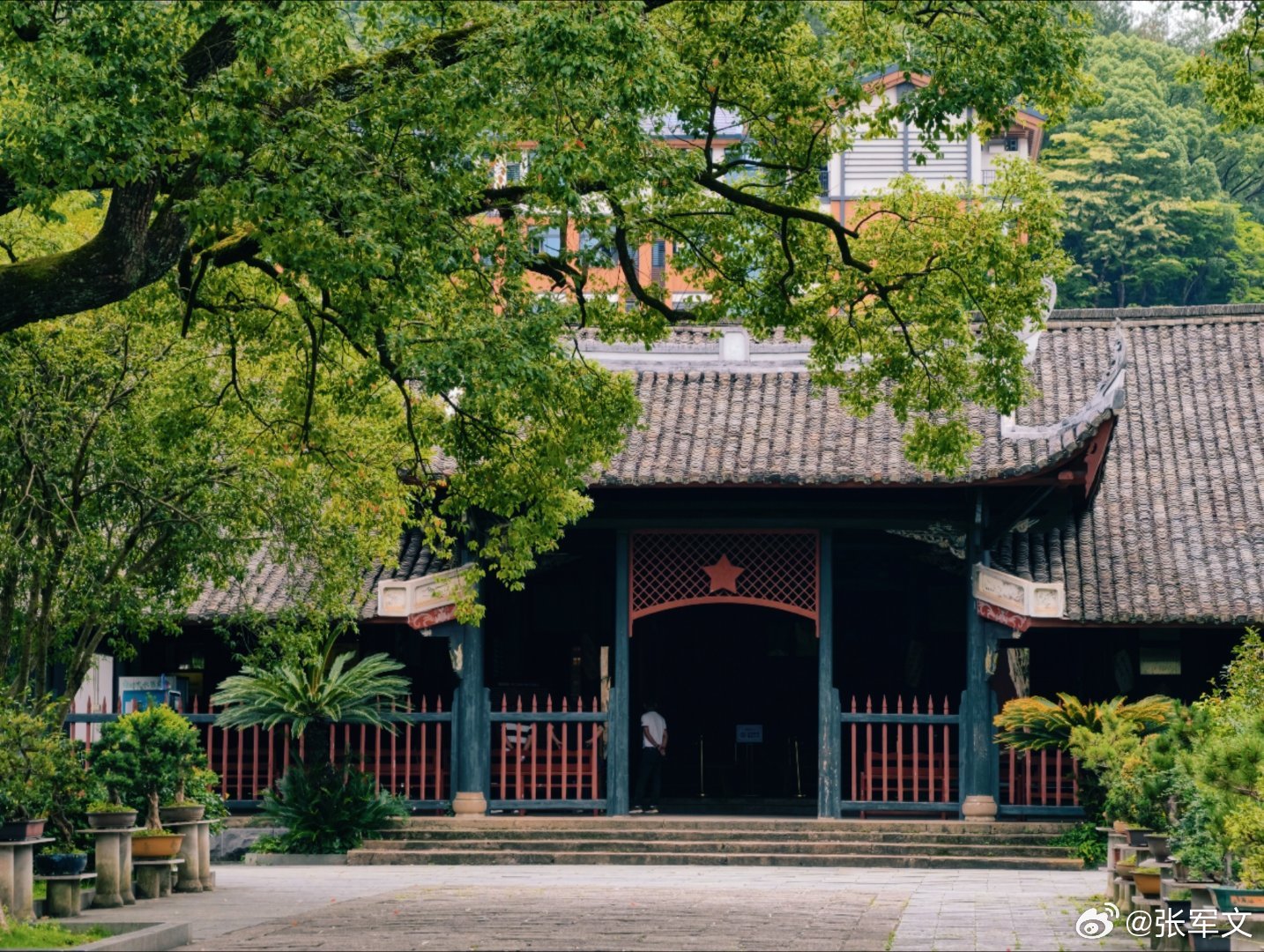踏入长汀县博物馆，古院落藏着闽西红色政权起点。1932年省工农兵代表大会在此召开