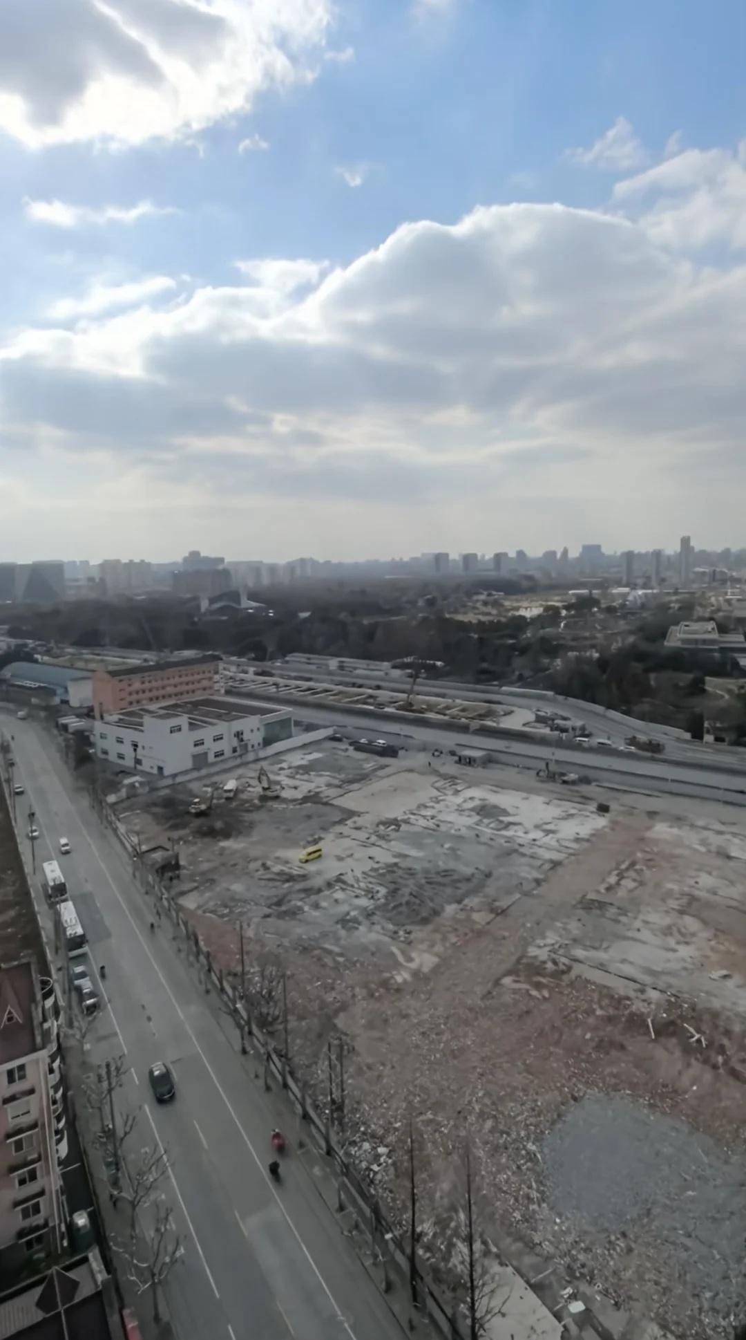 上海植物园站东出口侧终于拆了
城市规划建设 西岸中央公园 公园式商业 轨道交通