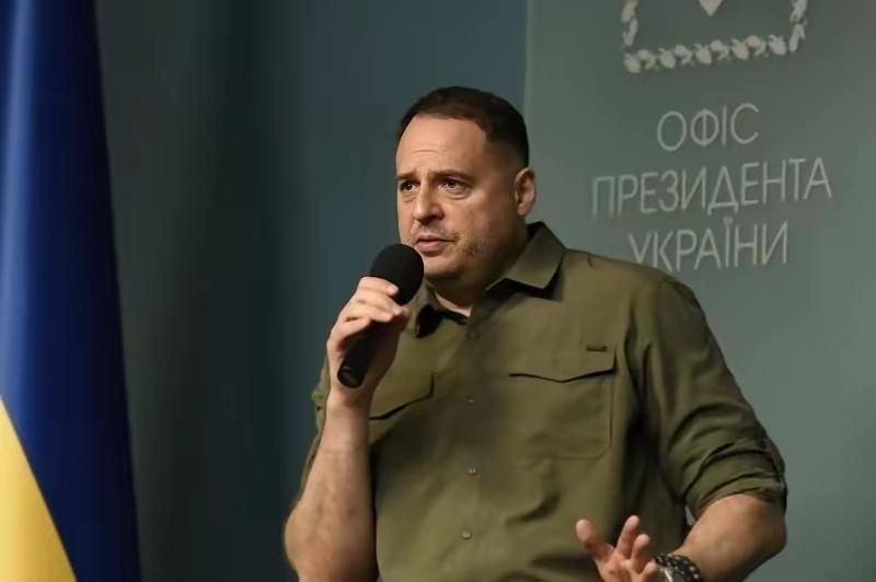 泽连斯基亲信叛逃！
    据媒体报道，泽连斯基亲信，包括办公室主任叶尔马克以及