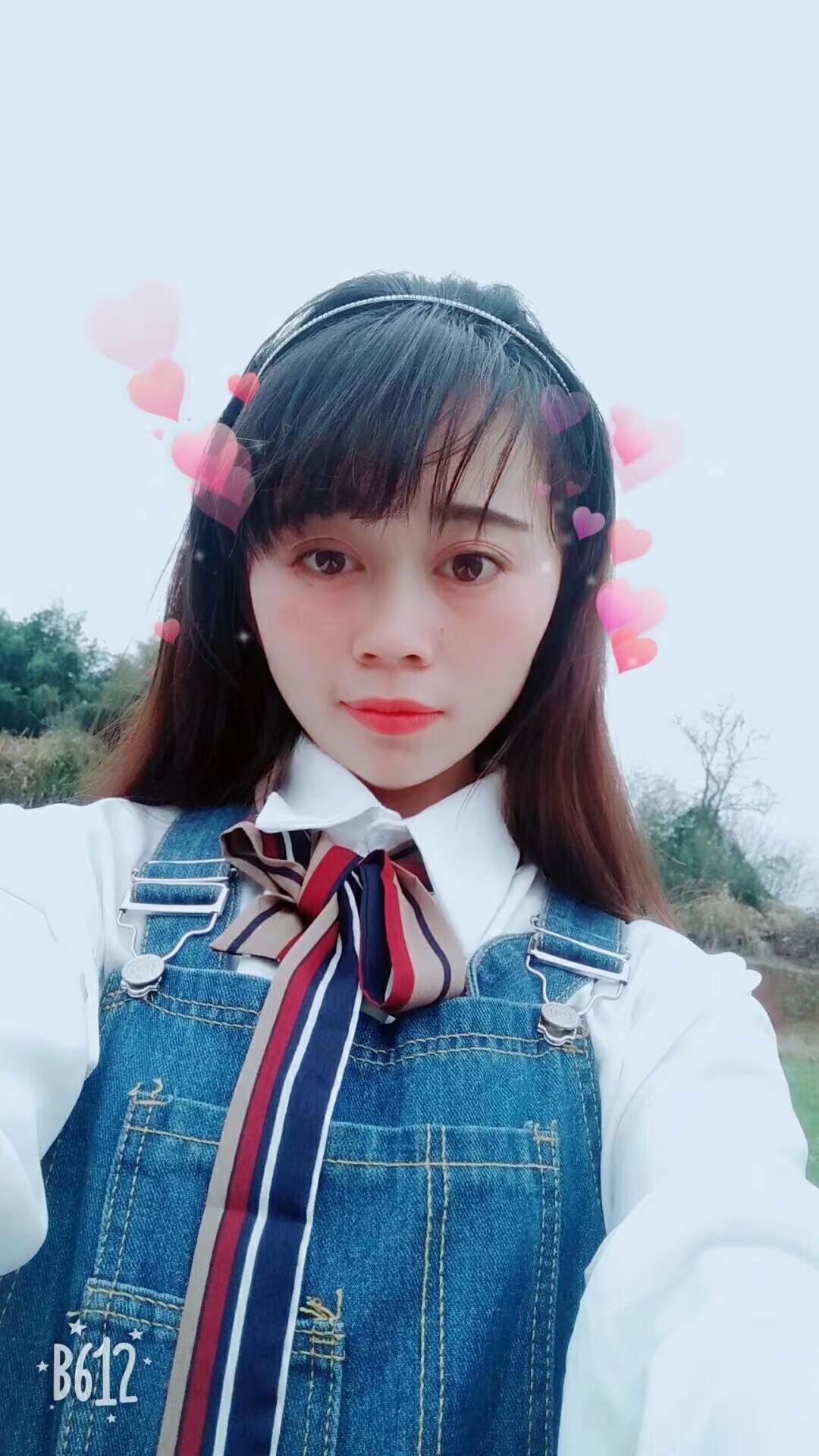 你说我驾驭不了卷发，所以这几年一直不敢尝试卷发，但这两年我才明白，我不是不适合，