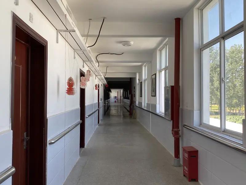 70岁母亲养老院遭“烫伤”截趾，女儿心碎背后，折射出养老难题与亲情无奈
近日，河