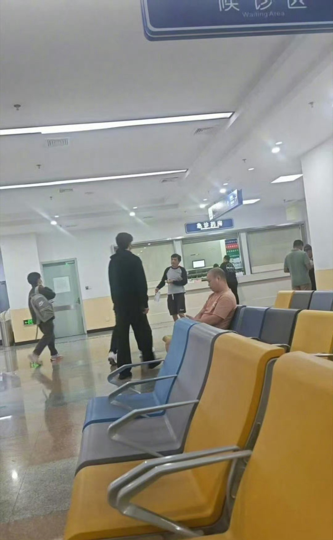 林一报平安了林一拍戏被灯具砸伤后报平安，一定要注意安全呀 ​​​