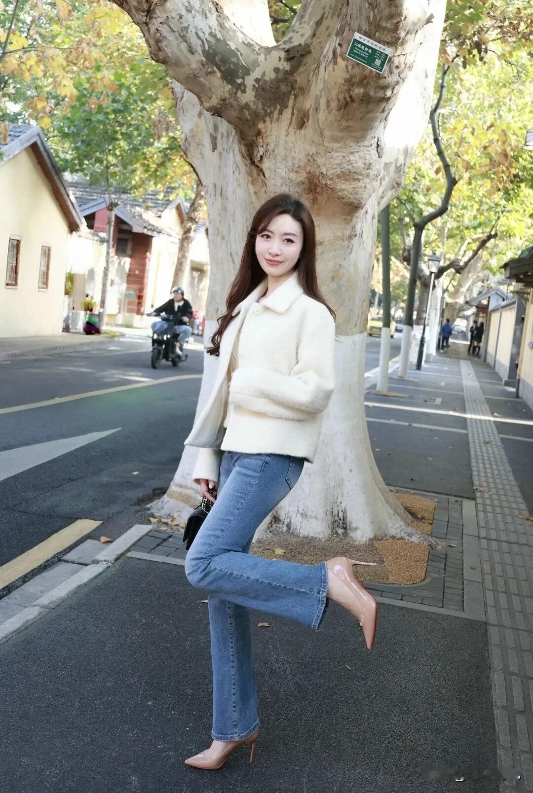 过年回家要带一堆衣服，想想就头疼。我发现一条牛仔裤真的是万能搭，感觉能搞定好多场