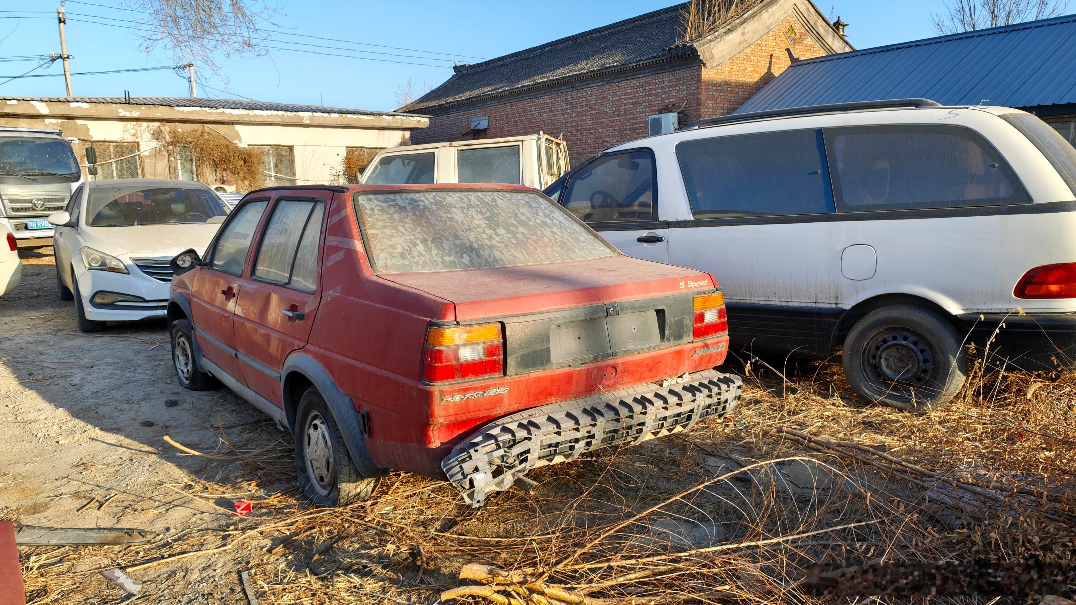 还有朋友记得1997款捷达后面这个5 speed标吗？从那批车开始捷达变成5速的