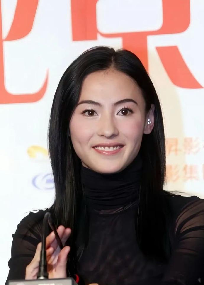张柏芝30岁以后，皮肤状况明显下滑，看上去干燥、凹陷，给人一种憔悴的感觉（类似郭