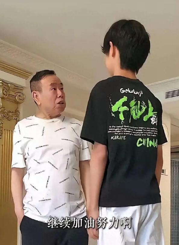 外孙的身高成了潘长江的心事！潘长江身高1米58，为了不让外孙吃身高的亏，当年女儿
