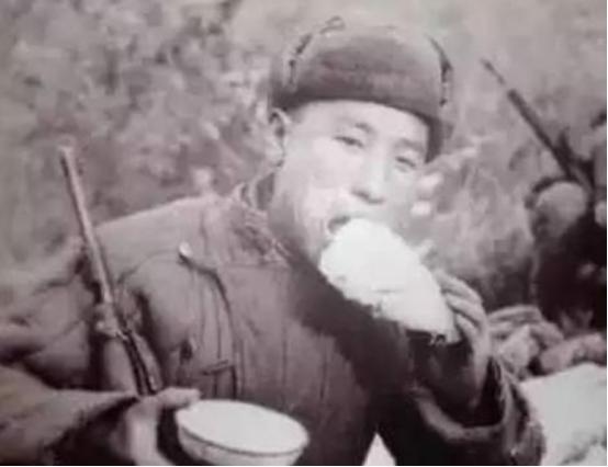 1950年朝鲜战场上，曾发生过一件让无数人揪心的诡异怪事。攻克平壤后，志愿军战士